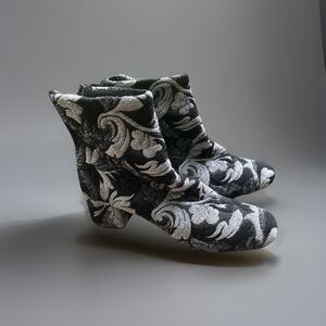 Free People Silver Black Leaf Scrolls Tapestry Textile Zip Booties US 6.5
